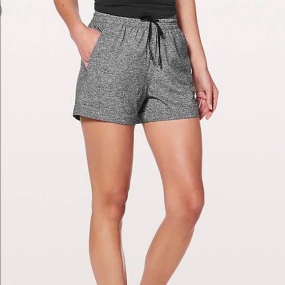 lululemon athletica Pants - EUC lululemon spring break away short 4